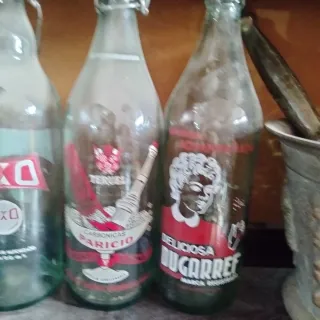 4 Vecchie Bottiglie di Vetro