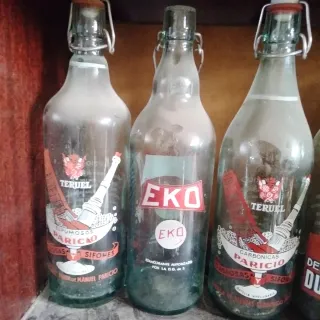 4 Vecchie Bottiglie di Vetro