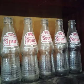 4 Vecchie Bottiglie di Vetro