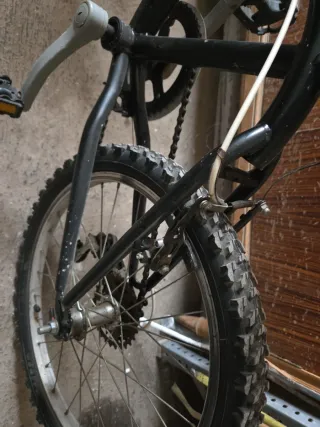 Bicicleta infantil negra