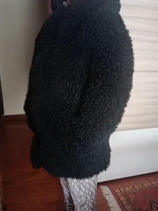 Abrigo Zara imitación pelo oveja. Talla M / L