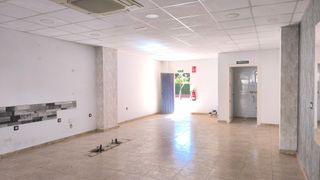 ALQUILER LOCAL COMERCIAL - CARRERA PERÚ - ALMERÍA.