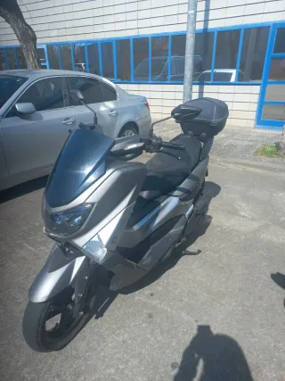 Yamaha NMAX 125 Gris Scooter Automática
