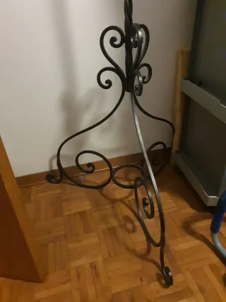 Attaccapanni a stelo in ferro battuto a mano