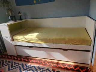 Cama doble Ikea con mueble anexo