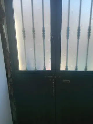 Puerta de entrada de hierro