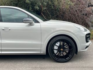 Porsche Cayenne Turbo 4.0 V8 Biturbo 550CV 4WD – Paquete completo Sport R-Design