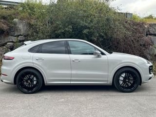 Porsche Cayenne Turbo 4.0 V8 Biturbo 550CV 4WD – Paquete completo Sport R-Design