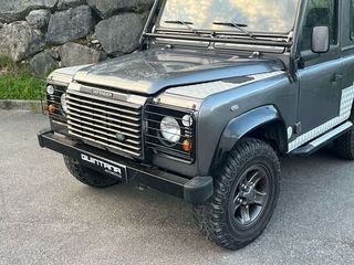 Land-Rover Defender 90 2.5TD5 Techo Duro Tomb Raider