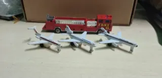 Pack  2 Camiones de Bomberos Juguete + Libro
