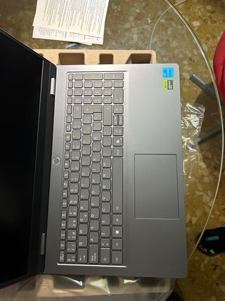 Portátil Lenovo LOQ Essential 15IRX11 15.6" Intel