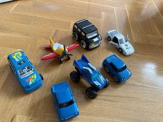 Lote 6 coches y avión de juguete