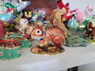 Cajita joyero ardilla con piña