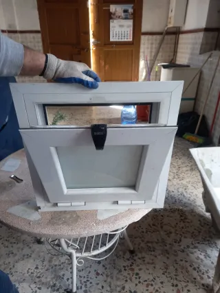 Ventana aluminio 49x49 con cristal