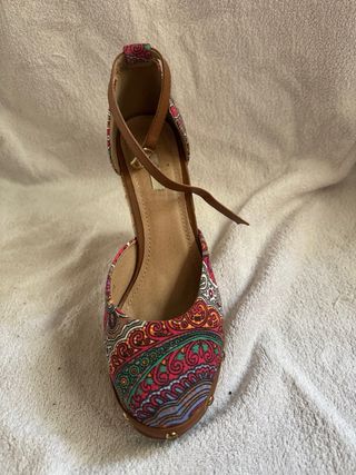 Zapatos de cuña multicolor con estampado