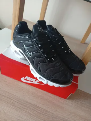 Zapatillas Negras Blancas talla 43 sin estrenar