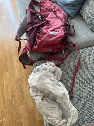 Mochila de montaña rosa 25 litros. Nueva