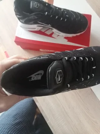 Zapatillas  Negras Blancas talla 44 sin estrenar