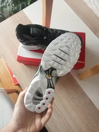 Zapatillas  Negras Blancas talla 44 sin estrenar