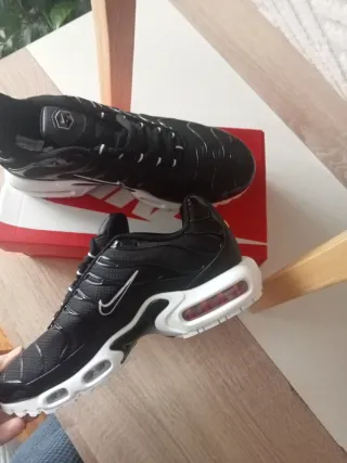 Zapatillas  Negras Blancas talla 44 sin estrenar