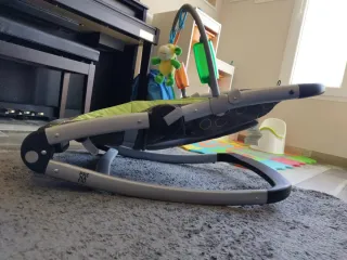 Hamaca para bebé con juguetes