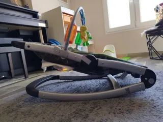 Hamaca para bebé con juguetes