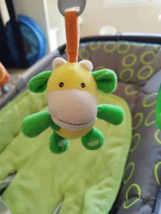 Hamaca para bebé con juguetes