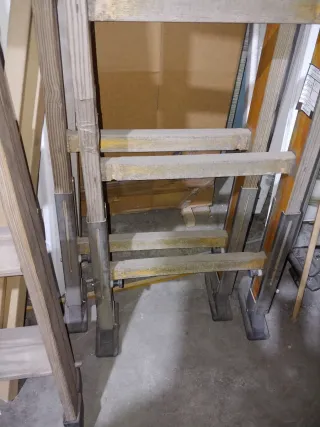 Patas ajustables para escalera de madera