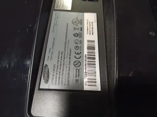 Televisor Samsung 22 Negro/Rojo