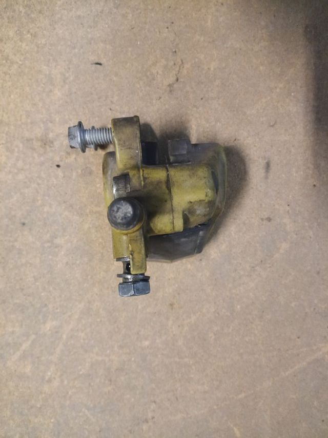 Pinza de freno delantero dorada Aprilia Rally 02