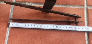 Supporti metallici in ferro antichi per fioriere