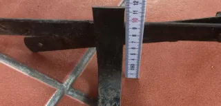 Supporti metallici in ferro antichi per fioriere