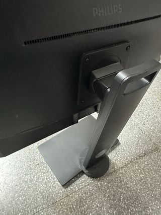 Monitor Philips con soporte multiposición