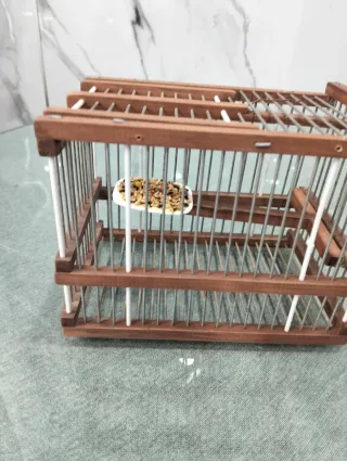 Jaula para pájaros de madera y metal