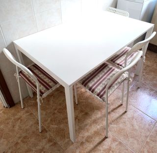 Mesa Ikea con 4 Sillas