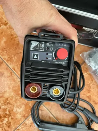 Soldador Inverter CEVIK 140 + Maletín