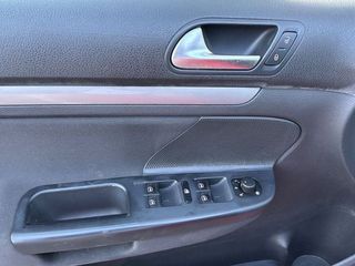 Volkswagen Golf Variant 1.6 TDI 105cv DPF DSG Advance