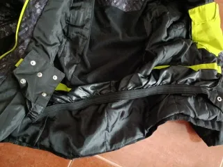 Chaqueta de nieve infantil. Talla 134