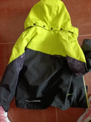 Chaqueta de nieve infantil. Talla 134