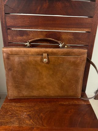 Maletín de piel marrón