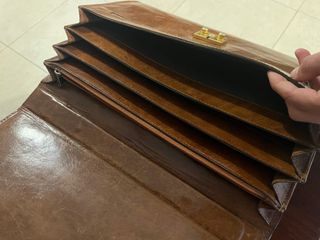 Maletín de piel marrón