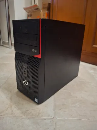Tower PC Fujitsu Esprimo P556