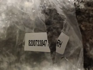 Tirador de puerta plateado