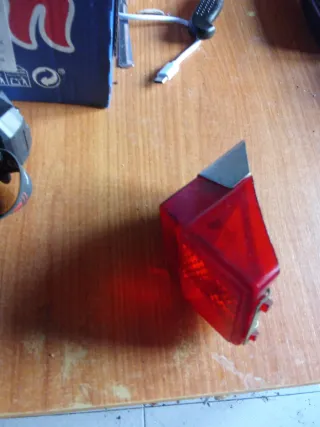 Piloto trasero moto rojo