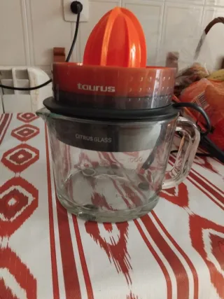 Exprimidor Cítricos Taurus Naranja