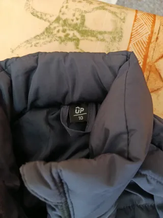 Chaqueta niño acolchada UP. Talla 10