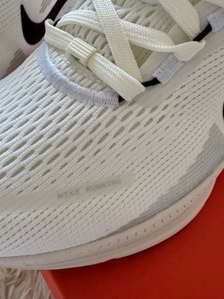 Nike Air ZoomX Vomero 18 Talla 42