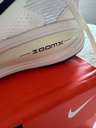 Nike Air ZoomX Vomero 18 Talla 42