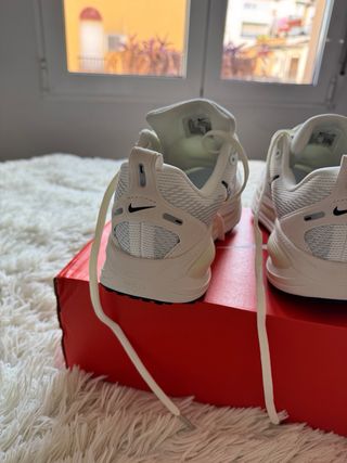 Nike Air ZoomX Vomero 18 Talla 42