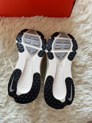 Nike Air ZoomX Vomero 18 Talla 42